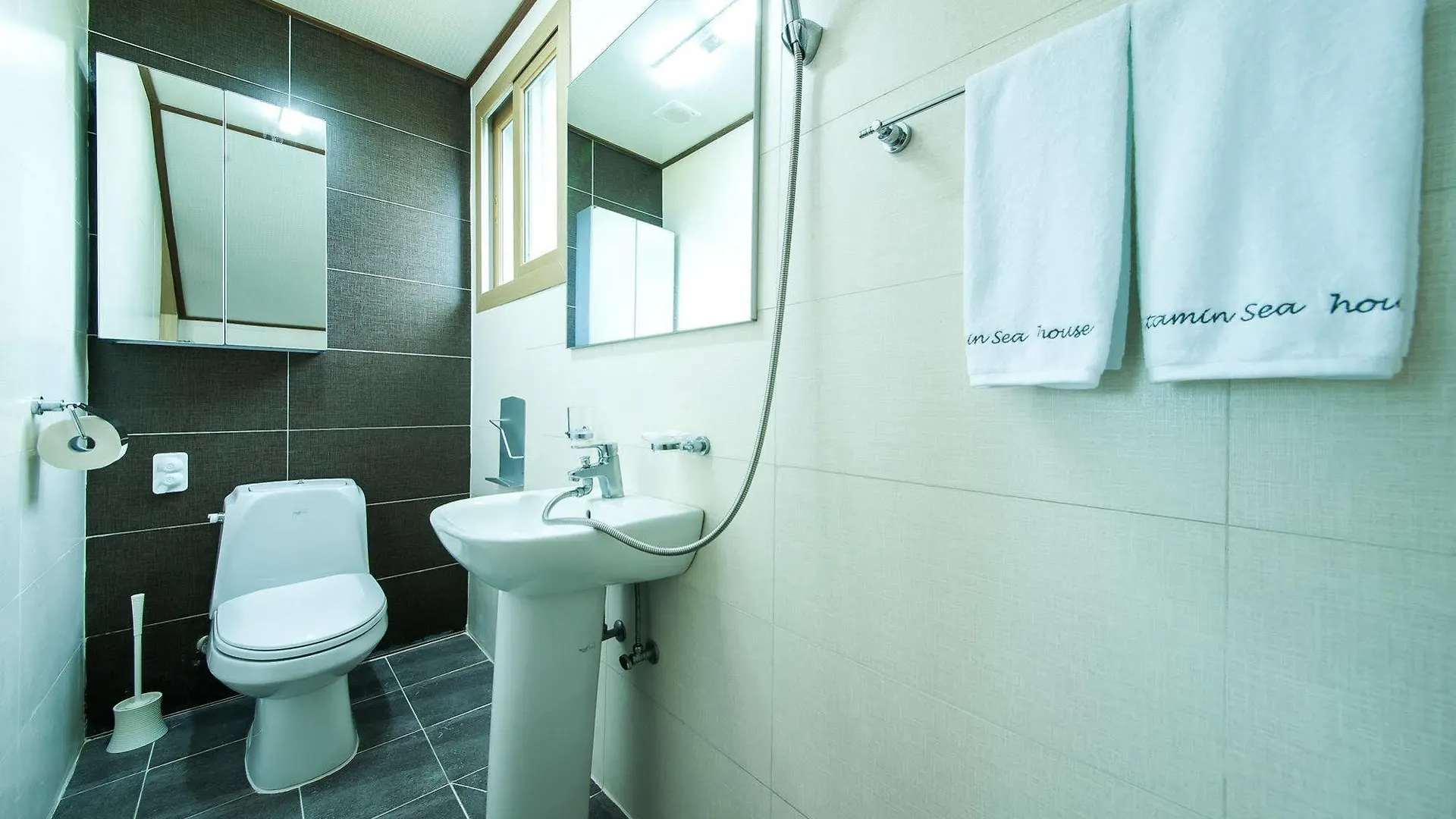 Vitamin Sea House Hotel Jeju