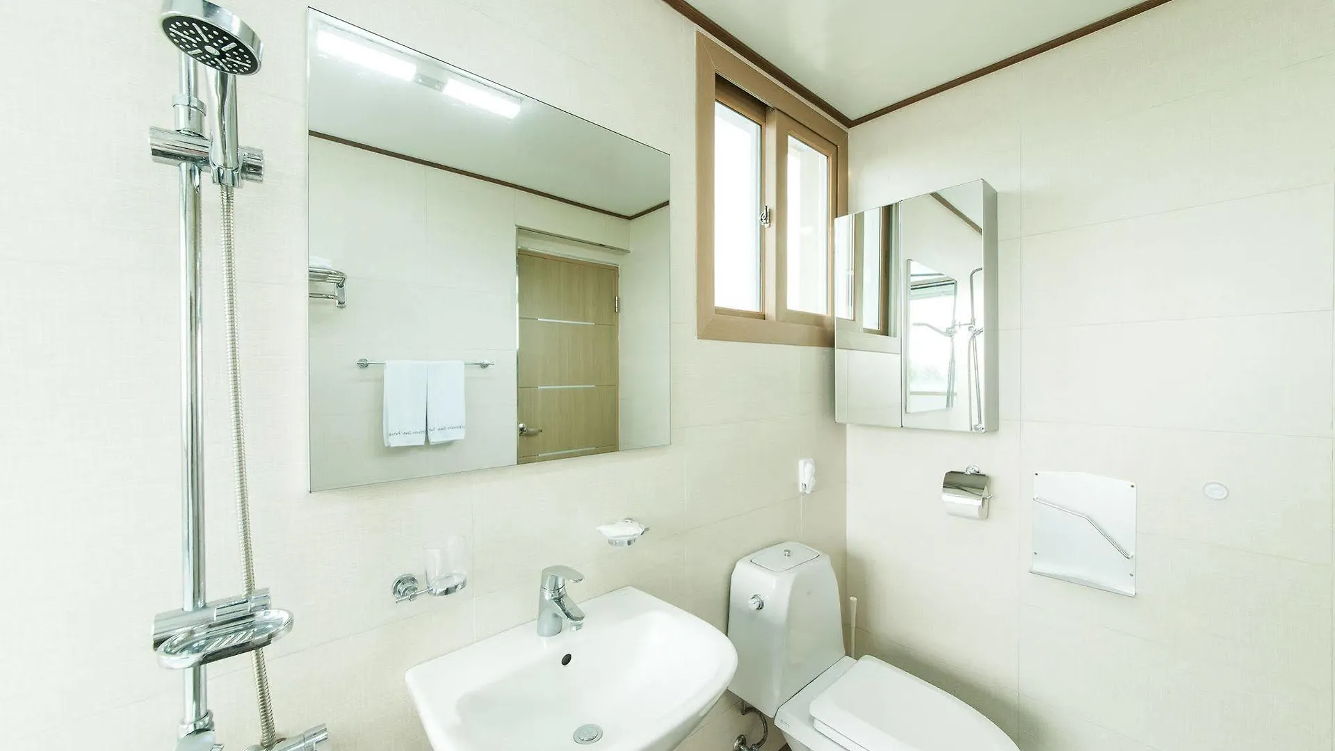 Vitamin Sea House Hotel Jeju 2*,  Южная Корея